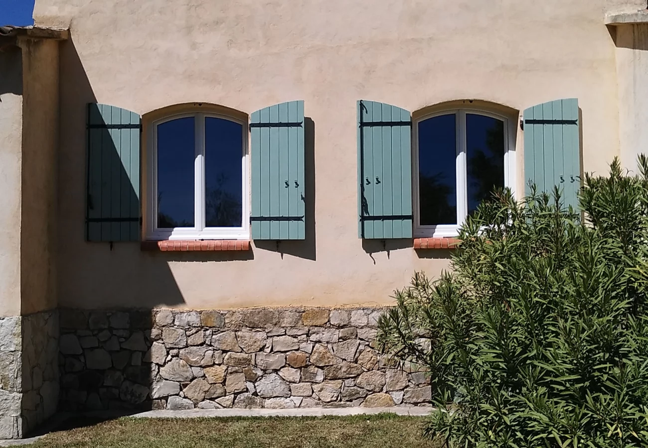 Menuiseries PVC posées en rénovation à Aix en Provence
